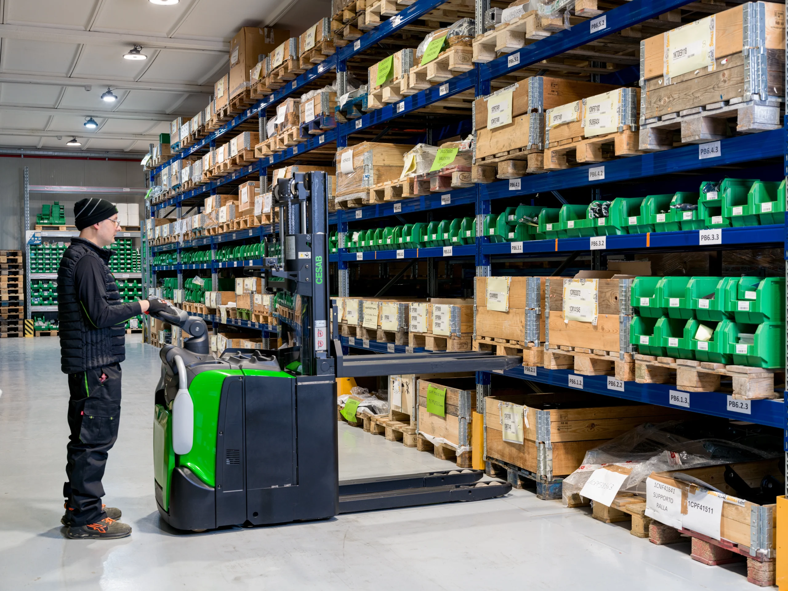 s320dn_application-shoot-1-gerbeurs-cesab-s300