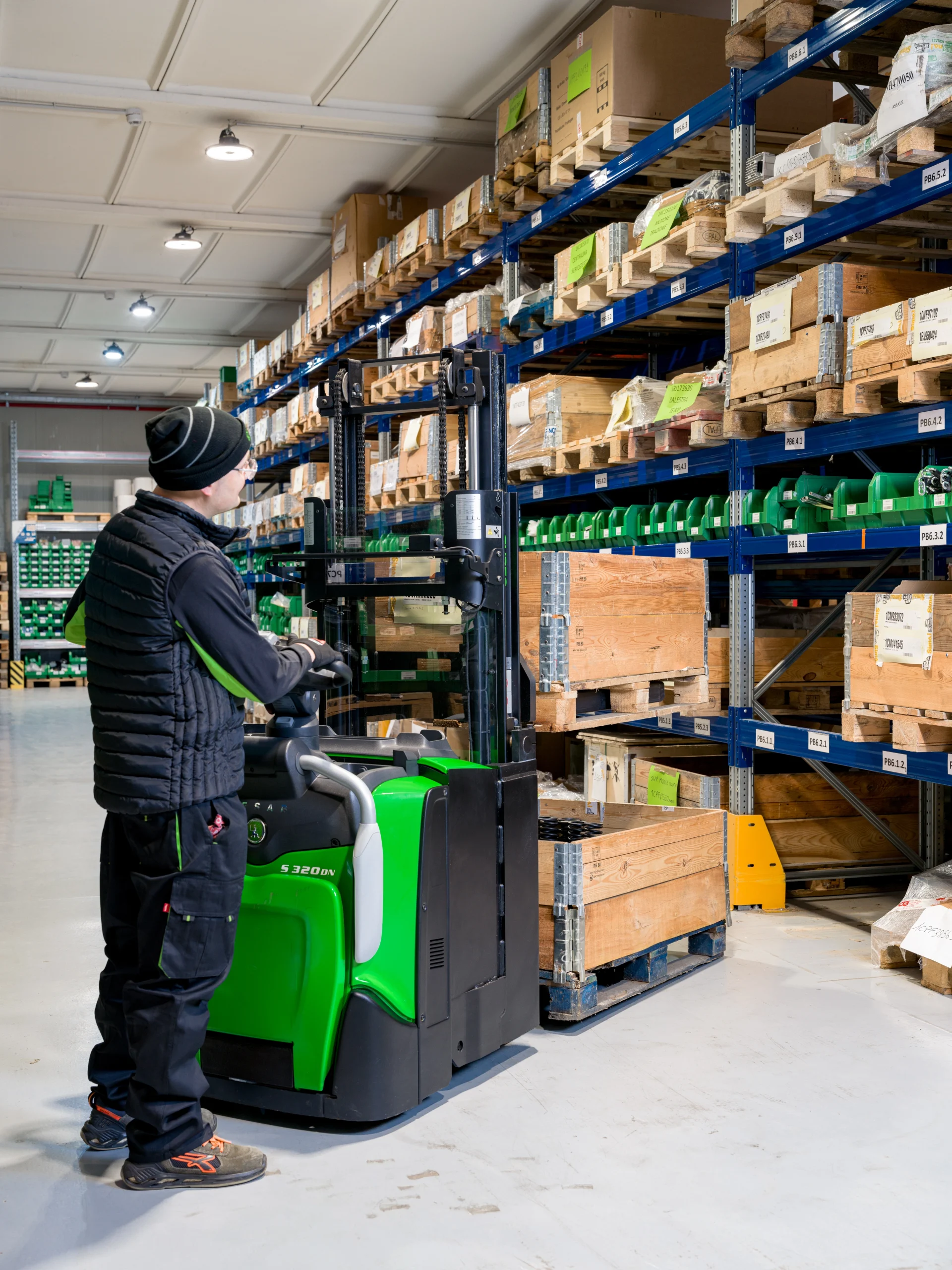 s320dn_application-shoot-2-gerbeurs-cesab-s300